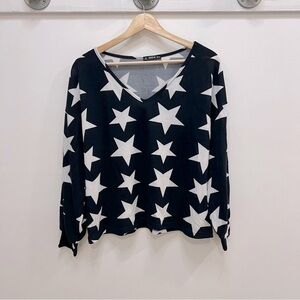 Black and white stars light sweater with v neck